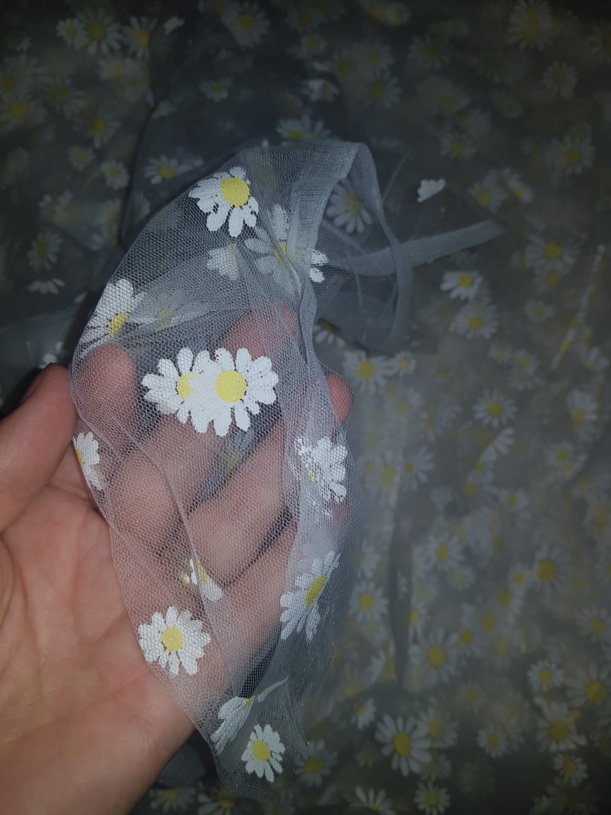 BENECREAT Tulle marguerites blanc 2 m x 3,66 m couture