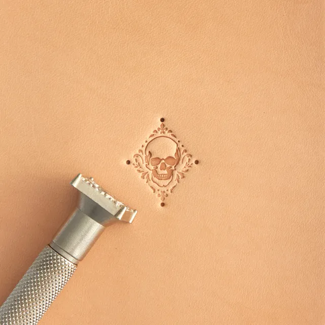 Tandy Leather Craftool tête de mort matoir I380