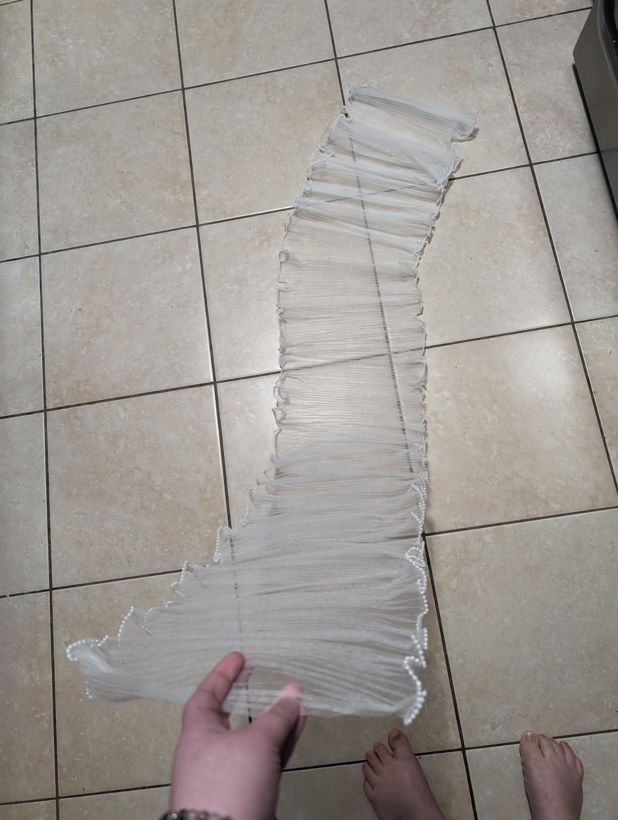 BENECREAT papier emballage fleurs blanc bord perlé 15cmx3,7m