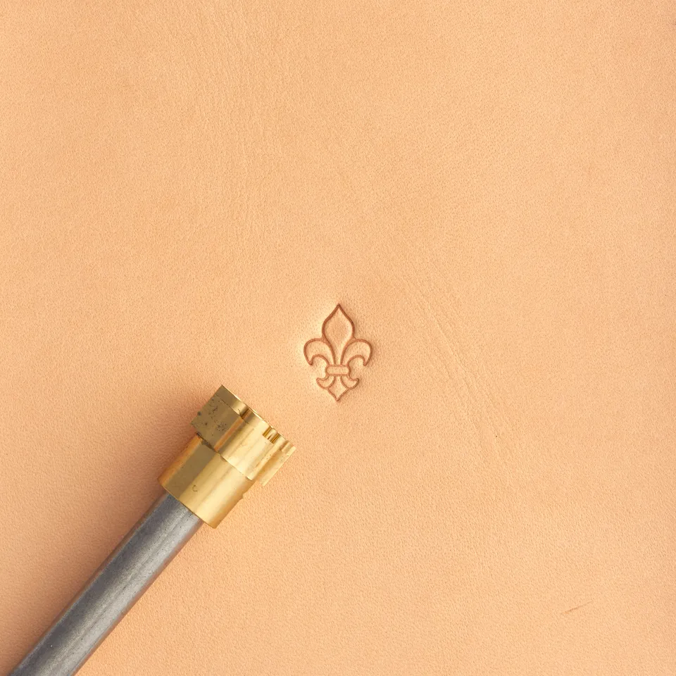 Tandy Leather Fleur-de-lis tampon cuir laiton 8,6 mm