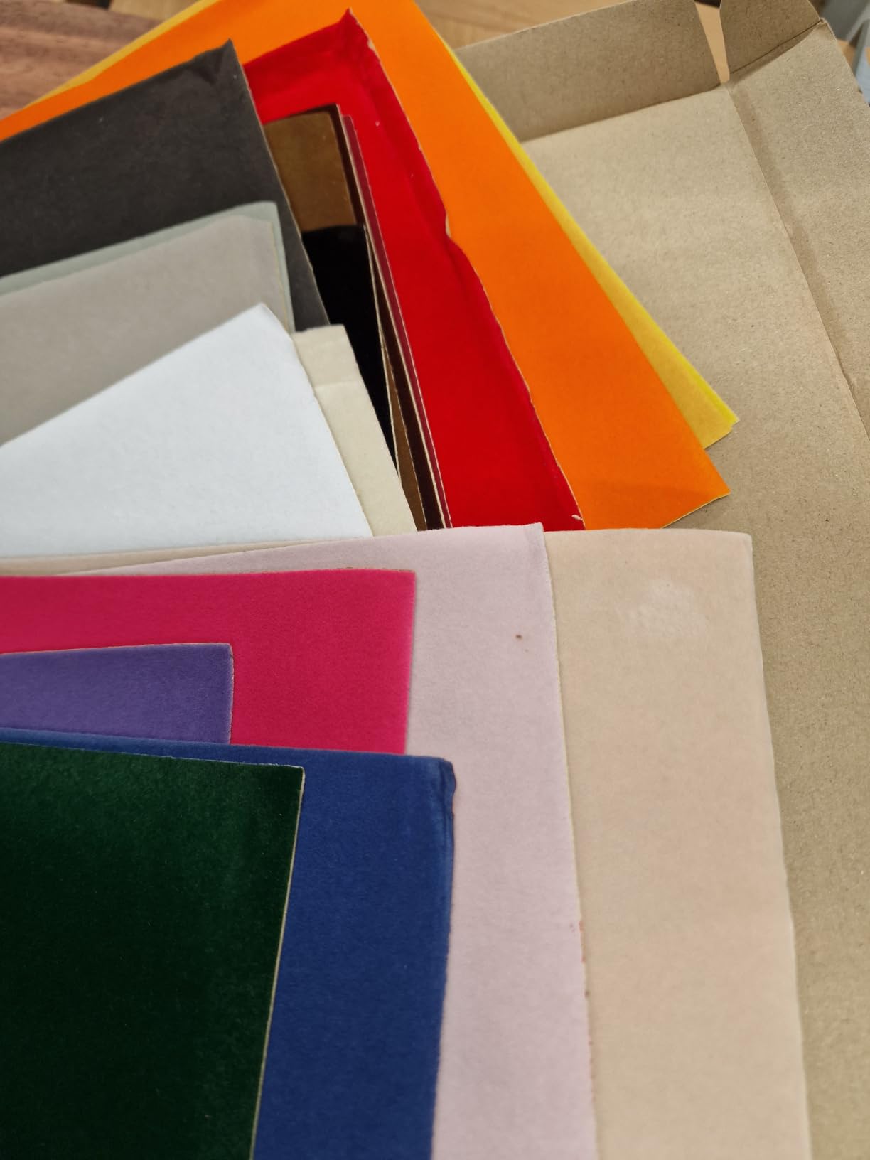 BENECREAT feuilles velours adhésives A4 19 couleurs