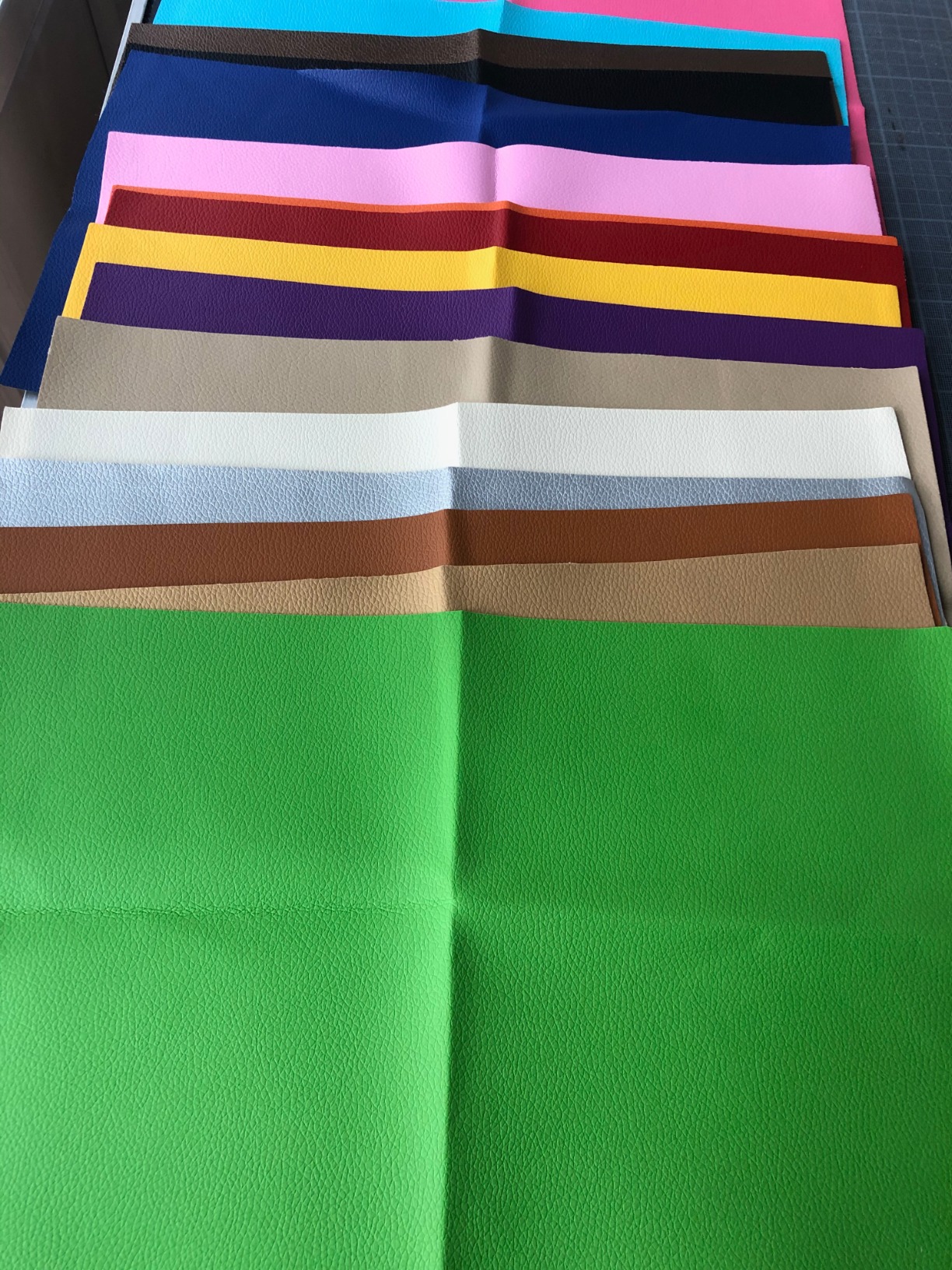 BENECREAT similicuir litchi 34x20 cm 16 feuilles assorties