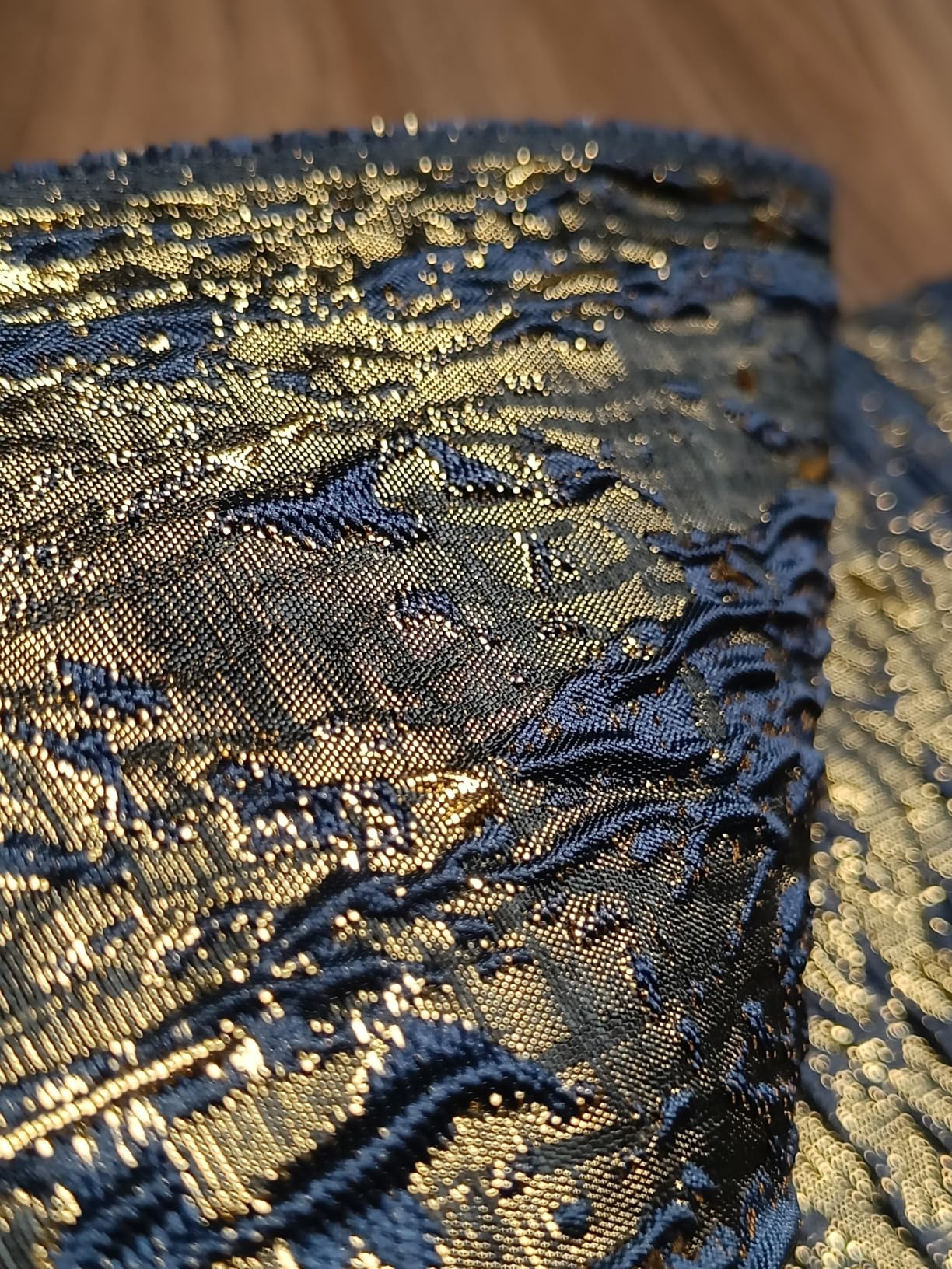 BENECREAT Tissu Jacquard Matelassé Or Bleu 143cm x 1m
