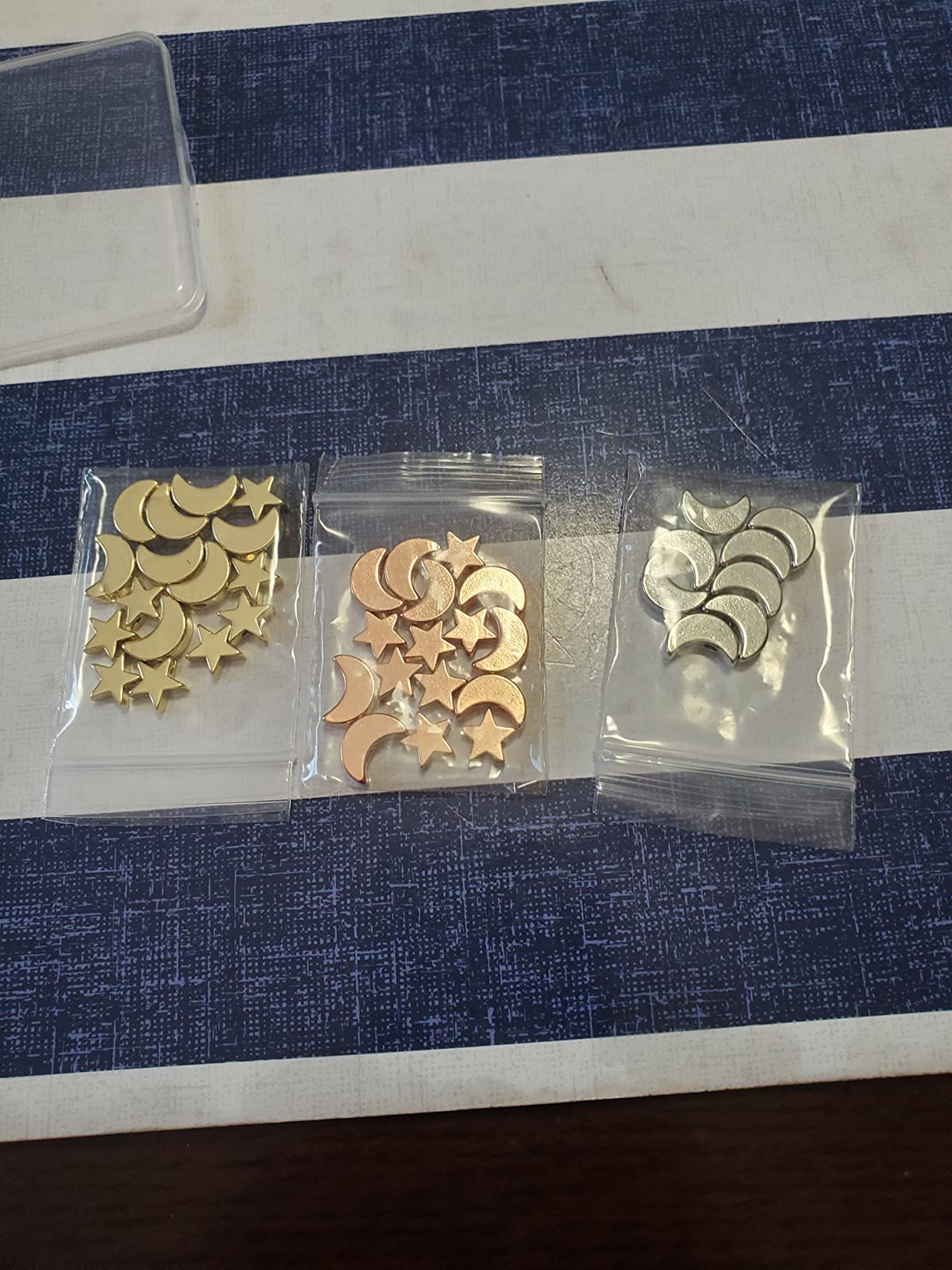 BENECREAT Perles laiton 18K étoile lune cœur 48 pcs doré