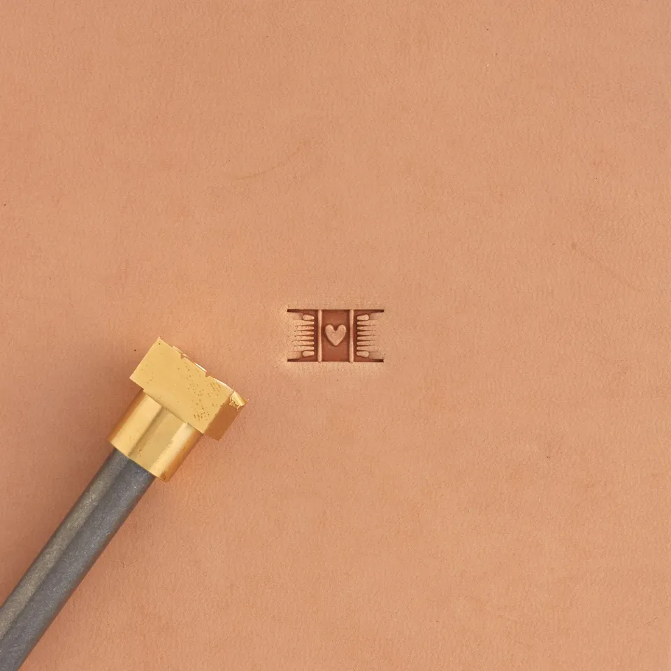 Tandy Leather Cœur tressé tampon laiton 12,3x6,6 mm