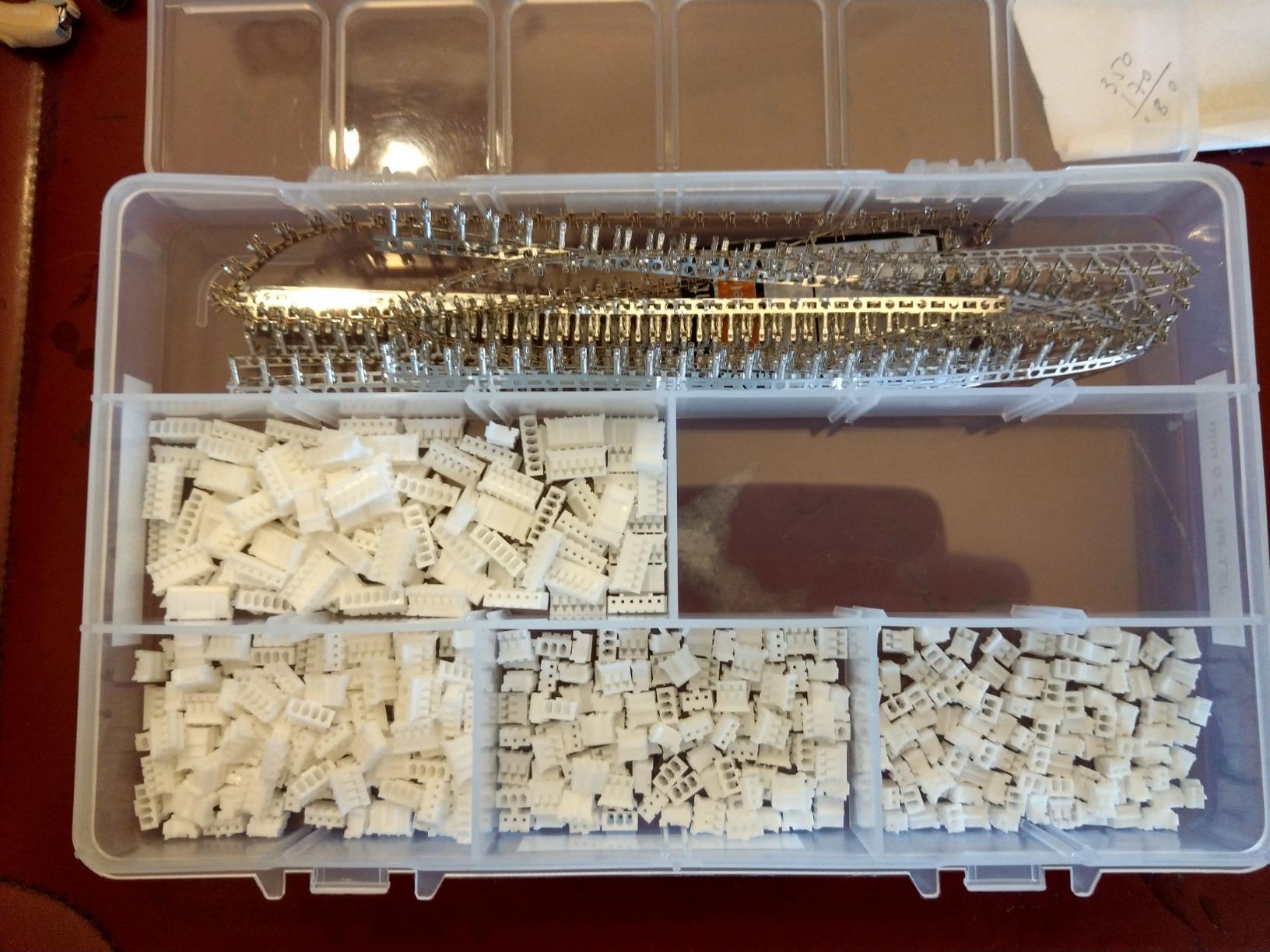 BENECREAT Boîte rangement plastique 12 grilles lot 4